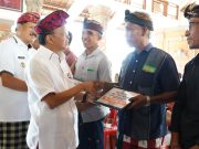 Gubernur Koster Salurkan Bantuan bagi Korban Bencana Banjir di Tabanan dan Jembrana