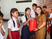 Sosialisasi Kesejahteraan di SMPN 5 Abiansemal, Ketua K3S Bagikan PMT untuk Anak Yatim Piatu dan Kurang Mampu