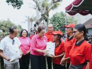Ketua GOW Badung Gelar Bakti Sosial Peringatan Hari Ibu di Desa Penarungan