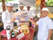 Karya Pangeratep Mapedudusan Agung, Menawa Ratna di Pura Segara Ungasan, Bupati Adi Arnawa Tanda Tangani Prasasti