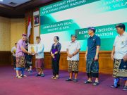 Bupati Adi Arnawa Serahkan Piagam Penghargaan TJSP Kepada 94 Perusahaan