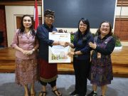 Wawali Arya Wibawa Serahkan Penghargaan “Vasudhaiva Kutumbakam” Tahun 2025, Wujud Sinergi Bersama Tangani Masalah Sosial dan Pembangunan Berkelanjutan Denpasar