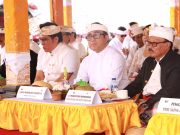 Walikota Jaya Negara Hadiri Karya Melaspas, Mendem Pedagingan dan Pecaruan Pura Tambang Badung