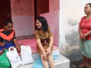 Nyonya Rasniathi Adi Arnawa Bantu Keluarga Made Suriani di Kerobokan