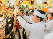 Karya Ngerehan di Pura Dalem Sakenan Munggu, Bupati Adi Arnawa Nyumpangin Sekar Emas dan Tekankan Efektivitas Hibah