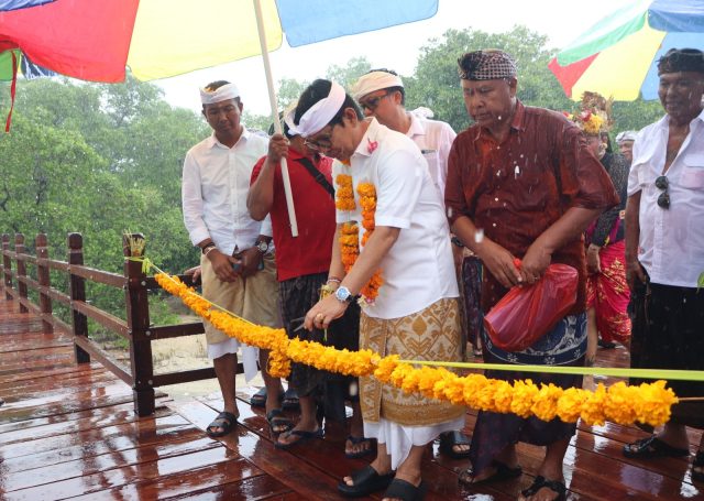 Resmikan Jembatan Suwung Lemo (1)