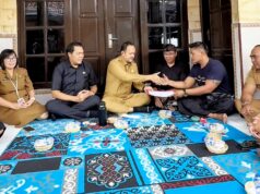 Wabup Bagus Alit Sucipta Melayat ke Rumah Duka di Kelurahan Kapal