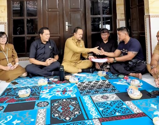 Wabup Bagus Alit Sucipta Melayat ke Rumah Duka di Kelurahan Kapal