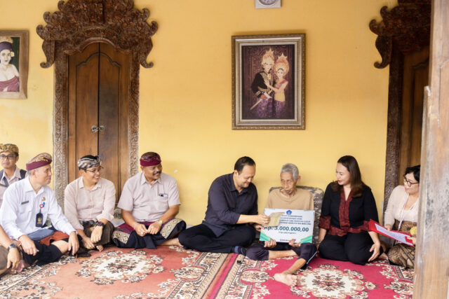 Wabup Badung Serahkan Penghargaan UHH (2)