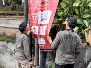 Satpol PP Kota Denpasar Tertibkan Media Promosi di Fasilitas Umum