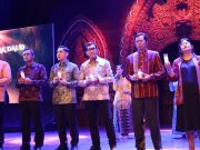 Pj. Sekda Eddy Mulya Hadiri Gema Natal Dalam Lintasan Etnik dan Budaya PGPI Kota Denpasar