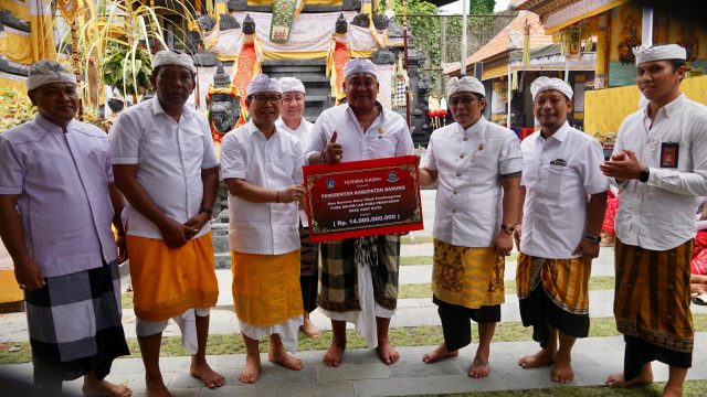 Melaspas Pura Dalem Kahyangan dan Pura Penataran Desa Adat Kuta (1)