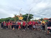 Dukung Aksi Bersih Serentak Se-Bali, Wawali Arya Wibawa Pimpin Aksi di Kawasan Pantai Biaung