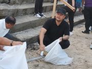 Diisi Korve Kebersihan, Wabup Bagus Alit Sucipta Pimpin Apel “World Water Day” di Pantai Kelan