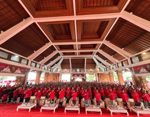 Perkuat Gotong Royong Untuk Rakyat, Wayan Koster Kukuhkan 5.079 Pengurus PDIP Tabanan