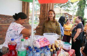Nyonya Yunita Alit Sucipta Buka Pelatihan Garnish dan Fruit Carving di Carangsari