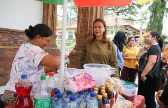 Nyonya Yunita Alit Sucipta Buka Pelatihan Garnish dan Fruit Carving di Carangsari