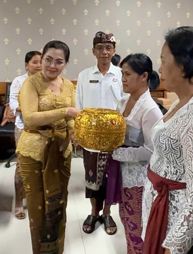 Pelatihan Pembuatan Banten (3)