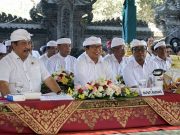 Bupati Adi Arnawa Hadiri Pujawali Mejelihan di Pura Luhur Bhujangga Waisnawa Batu Bolong