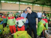 Tinjau TPST Mengwitani, Wabup Bagus Alit Sucipta Ajak Warga Pilah Sampah dari Rumah