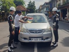 Dishub Denpasar Tertibkan Pelanggaran Lalu Lintas di Jalan Kamboja dan Gajah Mada