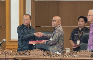 Sampaikan PU Fraksi, Disel Astawa Pimpin Rapat Paripurna Ke-33 DPRD Provinsi Bali