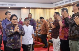 Giri Prasta Jawab PU Fraksi, Tegaskan Arah Pariwisata Bali Berkualitas dan Reformasi Pajak Daerah