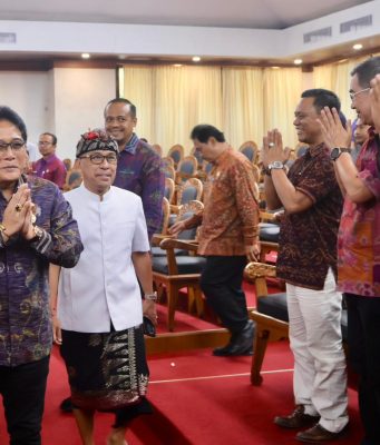 Giri Prasta Jawab PU Fraksi, Tegaskan Arah Pariwisata Bali Berkualitas dan Reformasi Pajak Daerah