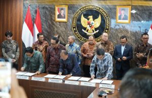 Perjuangkan Solusi Pengelolaan Sampah Jadi Listrik, Gubernur Koster Teken MoU PSEL di Jakarta