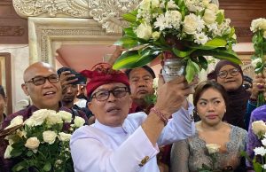 Ratusan Mawar Putih Untuk Pansus TRAP DPRD Bali, Dukungan Warga Serangan dan Jimbaran Menguat