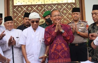Ajak Bangun Kehidupan Masyarakat Bali yang Nyaman dan Damai, Gubernur Koster Resmikan Gedung MUI Bali