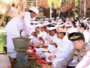 Sekda Eddy Mulya “Ngaturang Bhakti Pujawali” di Pura Agung Lokanatha Lumintang Denpasar