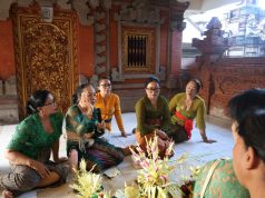 WHDI Kota Denpasar Gelar Pelatihan Kecakapan Hidup “Pembuatan Banten Otonan Tumpeng Pitu”