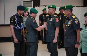 Pangdam IX/Udayana Pimpin Sertijab Pejabat Utama dan Beri Penghargaan Prajurit Juara MHQ Internasional