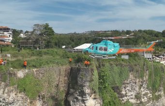 Terjebak di Tebing, Dua WNA Berhasil Dievakuasi Udara