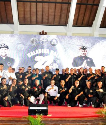 Salurkan Ribuan Komposter, Wabup Bagus Alit Sucipta Dampingi Wagub Giri Prasta Hadiri HUT Ke-22 Baladika Bali
