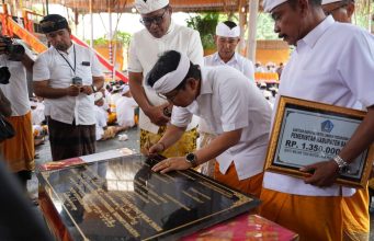 Bupati Adi Arnawa Hadiri Karya Ngenteg Linggih di Desa Adat Semana, Abiansemal