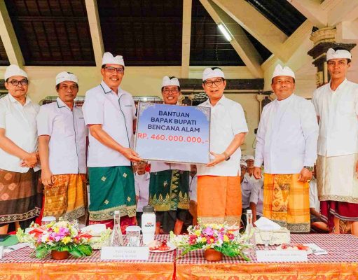 Serahkan Bantuan Kebencanaan Rp 460 Juta, Bupati Adi Arnawa Hadiri Melaspas Pura Dalem Gede Abianbase