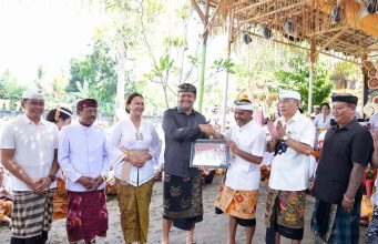 Wabup Badung Hadiri Metatah Masal di Pura Prajapati Desa Adat Sobangan