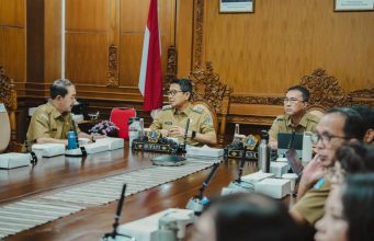 Bupati Adi Arnawa Ikuti Rakor Pengendalian Inflasi dan Peluncuran Pendidikan Antikorupsi