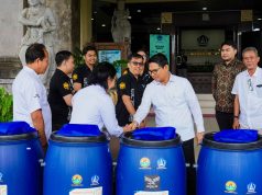 Bupati Terima Bantuan Tong Komposter Program TJSP Badung