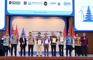 Wagub Giri Prasta Tegaskan UMKM Bali Penopang Utama Ekonomi Kerthi Bali, Bersama Tiga Menteri, Gelar Akad Masal 1.000 UMKM di Unud