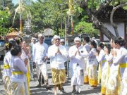Walikota Jaya Negara Hadiri Upacara Ngeratep dan Pasupati Pelawatan di Pura Dalem Ulun Suan