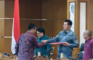 Gelar Rapat Paripurna, DPRD Bali Setujui Raperda Perubahan Atas Perda Pajak dan Retribusi Daerah Menjadi Perda