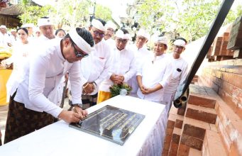 Wawali Arya Wibawa Hadiri Pemelaspasan Bale Kulkul dan Piodalan Nadi Banjar Bun