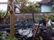 Kayu Bakar Tersambar Api, Dapur Warga di Hayam Wuruk Hangus Terbakar