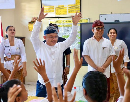 Walikota Jaya Negara Dampingi Mendikdasmen Tinjau Program Revitalisasi di SDN 6 Sumerta