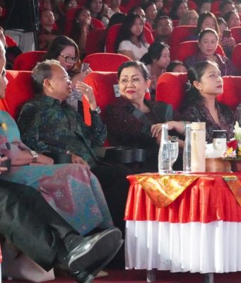 Putri Koster: Krisis Penenun Muda Ancam Masa Depan Endek Bali
