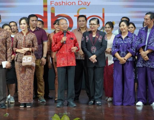 Hadiri Dekranasda Bali Fashion Day Sesi 4, Gubernur Wayan Koster Ajak Semua Pihak Cintai Produk Lokal