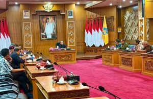 Gubernur Koster Serap Aspirasi Pelaku Usaha Taksi dan Dorong Percepatan Elektrifikasi Transportasi di Bali
